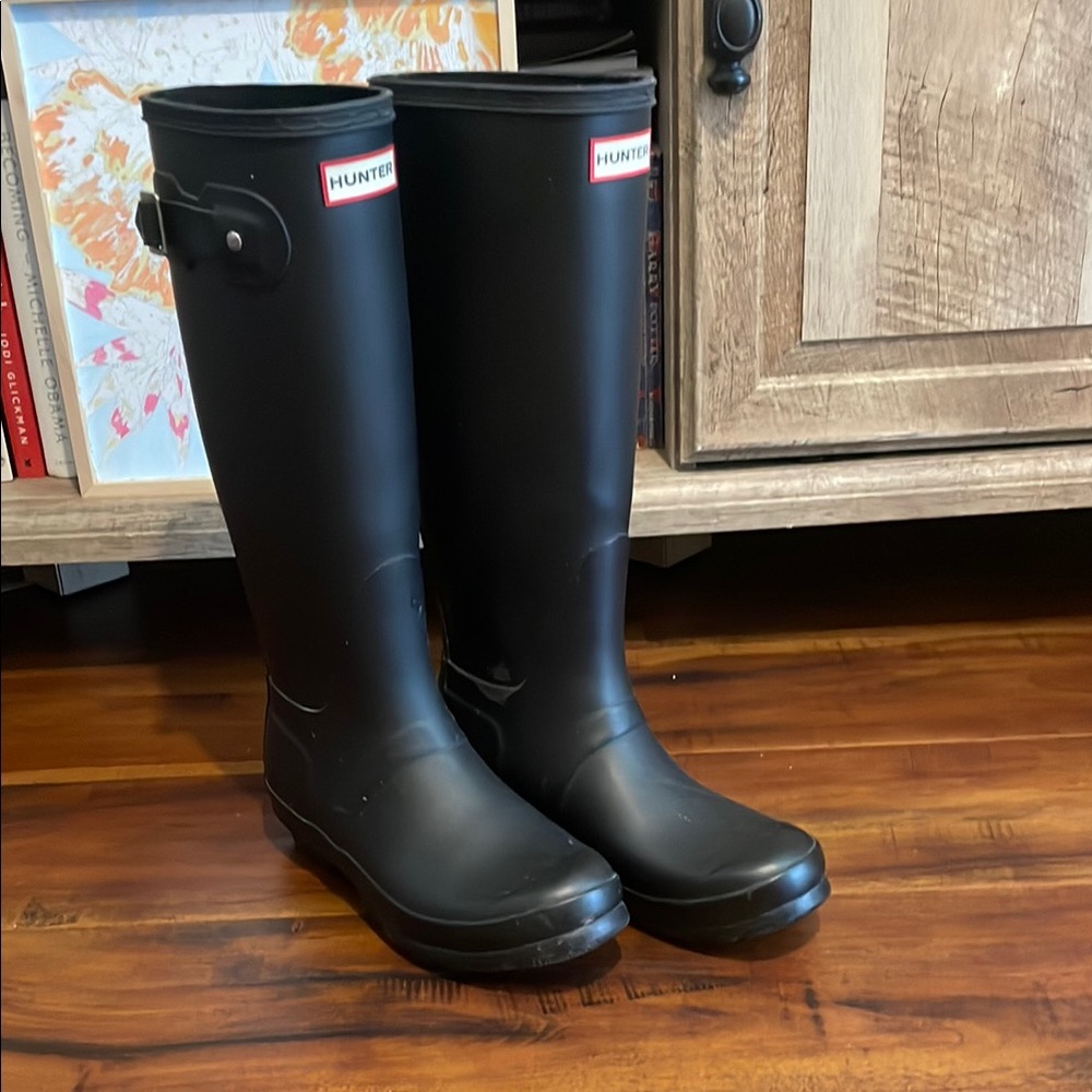 Hunter Black Winter Rain Boots with Waterproof Finish